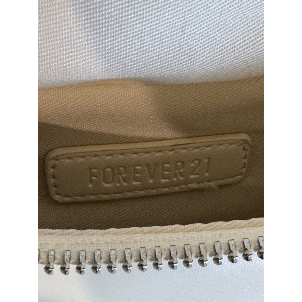 Women's Forever 21 White zip close silver chain vegan leather Shoulder Bag - Picture 3 of 9